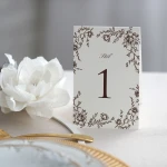 Numerki na stół Flora Vintage z kwiatami w kolorze ciemnego brązu