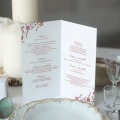 Karta menu lub harmonogram z kwiatami vintage flora - burgund