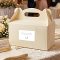 Naklejki na ciasto weselne z minimalistycznymi inicjałami