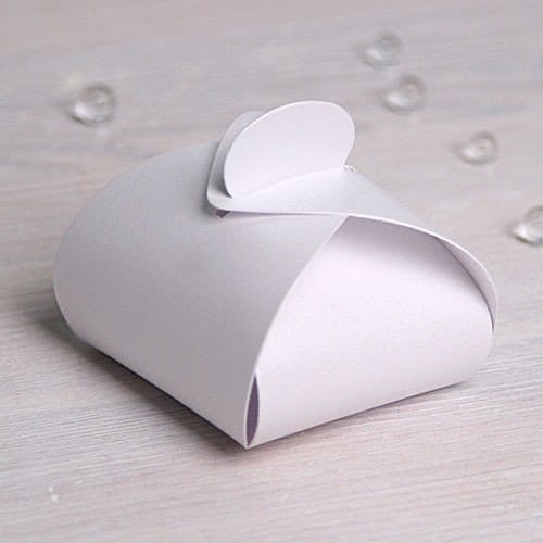 pudełeczka na łakocie w podziekowaniu dla gości - perłowy biały