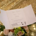 Zaproszenie ślubne z kolekcji subtelnej z motywem białych róż
