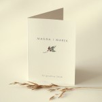 Zimowe zaproszenie ślubne z ostrokrzewem