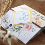 Zaproszenie ślubne z kolekcji subtelnej z motywem pastelowych róż