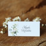 Winietki z białymi kwiatami