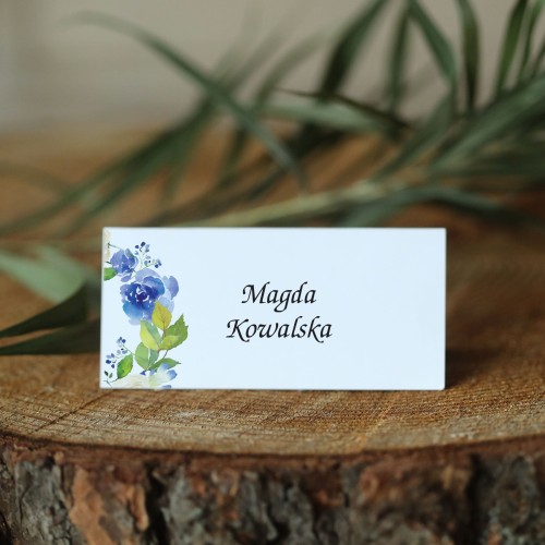 Winietki z motywem delikatnych niebieskich kwiatów