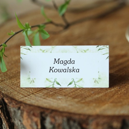 Winietki z motywem delikatnych liści w pastelowych brawach zieleni