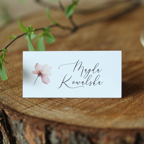 Winietki z różowym kwiatuszkiem i pisaną czcionką