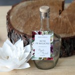 Zestaw 18 zawieszek na alkohol z bordowymi kwiatami boho