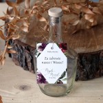 Zestaw 18 zawieszek na alkohol z bordowymi kwiatami boho w wianku