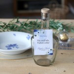 Zestaw 18 zawieszek na alkohol z motywem niebieskich kwiatów