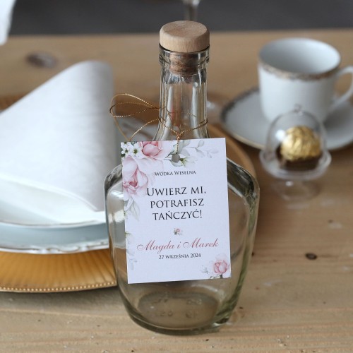 Zestaw 18 zawieszek na alkohol z pudrowymi kwiatami