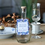 Zestaw 18 zawieszek na alkohol z motywem niezapominajek