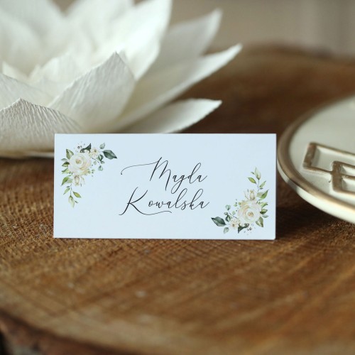 Winietki z białymi różami