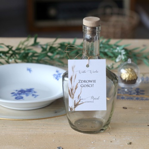 Zestaw 18 zawieszek na alkohol z trawą