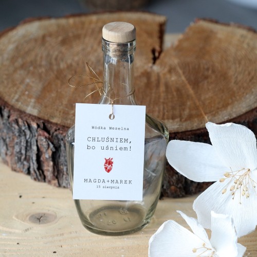 Zestaw 18 zawieszek na alkohol z sercem