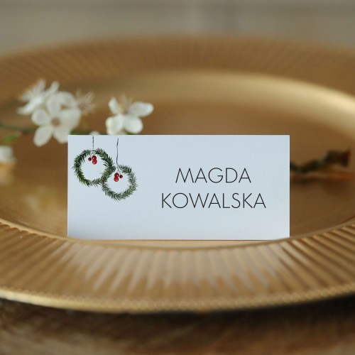 Winietki świąteczne z minimalistycznymi wieńcami