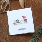 Kartki firmowe na Boże Narodzenie ze skrzatem i sankami - 14,5x14,5 cm