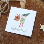 Kartki firmowe na Boże Narodzenie ze skrzatem i prezentem - 14,5x14,5 cm