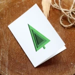 Świąteczna kartka firmowa z minimalistyczną zieloną choinką - 12x17 cm