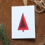 Świąteczna kartka firmowa z minimalistyczną czerwoną choinką - 12x17 cm