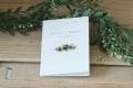 Otwierane małe świąteczne zaproszenie ślubne z iglastą gałązką