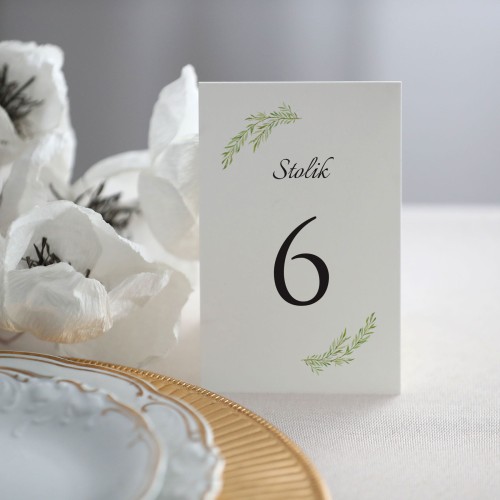Numerek na stół stojący z listkami
