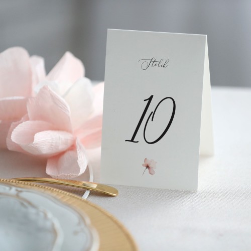 Numerek na stół stojący z różowym kwiatuszkiem