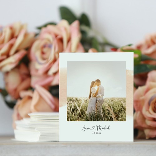 Zdjęcie polaroid w podziękowaniu dla gości z różowym kolorem